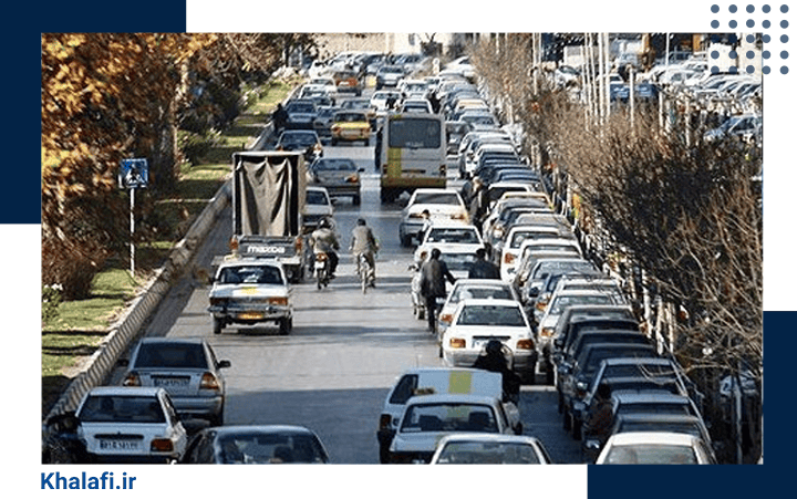 توقف دوبله در محل استادن ممنوع موجب ترافیک می‌شود.